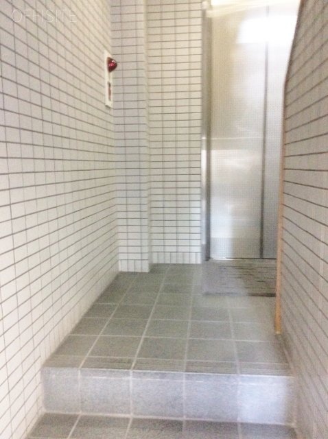 南雲ビル エントランス