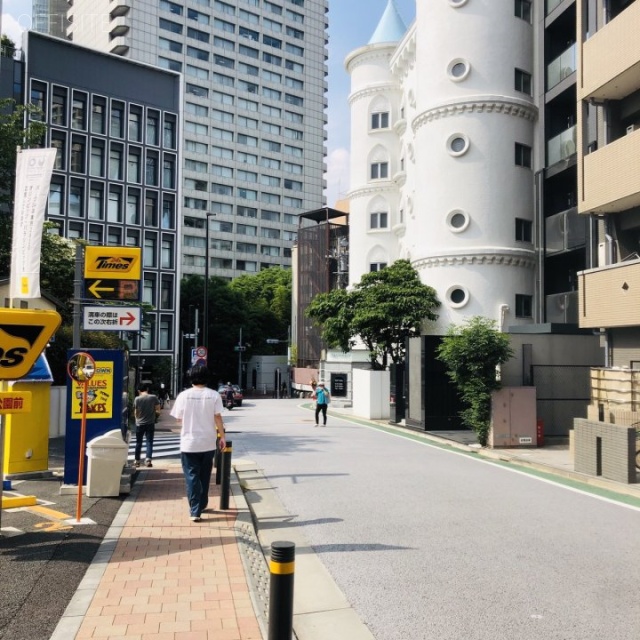 Roi Buil 赤坂 ビル前面道路