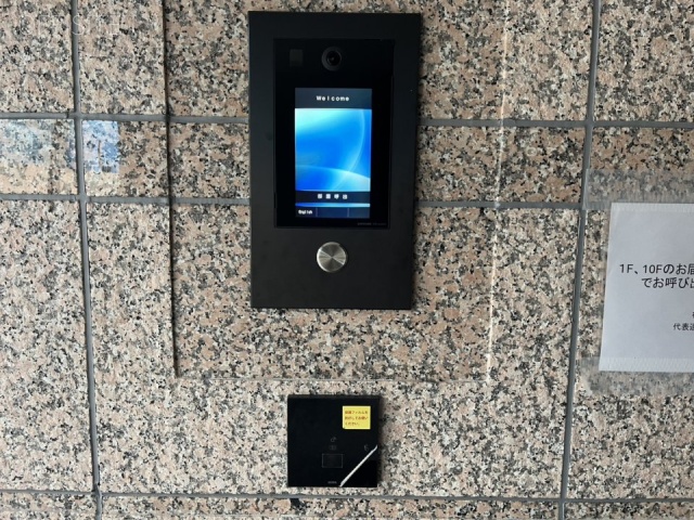 M Crest エントランス