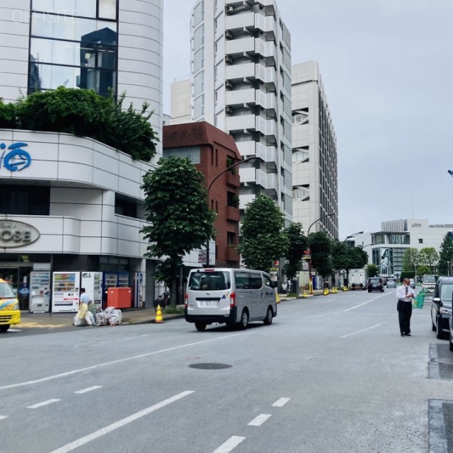 T・H・神宮外苑ビル ビル前面道路