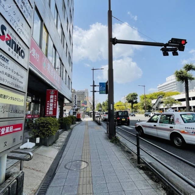 三栄木町通ビル 前面歩道