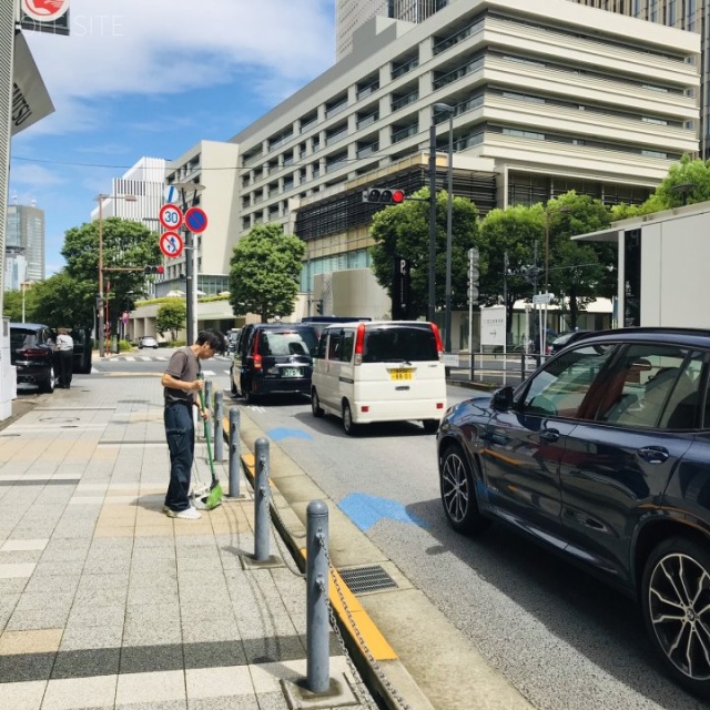 六本木アートシェル ビル前面道路