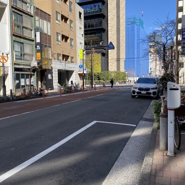丸石新橋ビル ビル前面道路