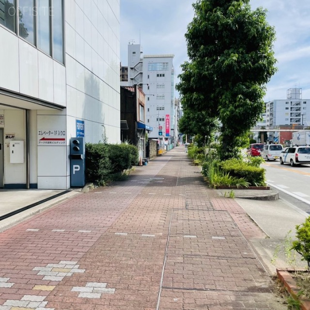 アーク代官町ビルディング 前面歩道