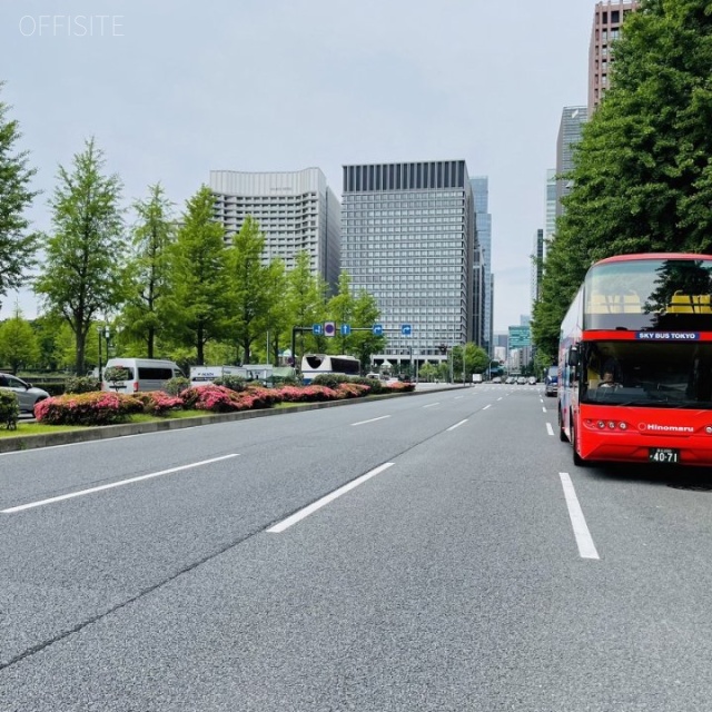 丸の内三井ビルディング ビル前面道路