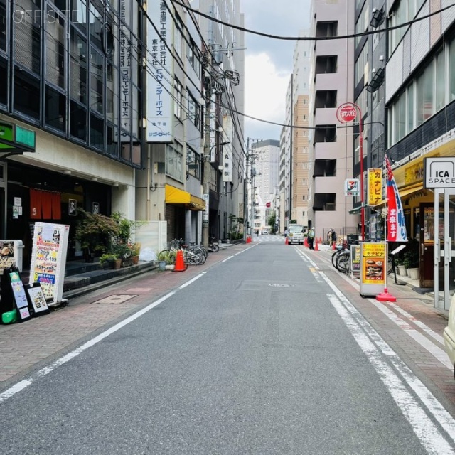 マウンテンビル ビル前面道路