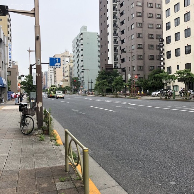 緑町塚本ビル ビル前面道路