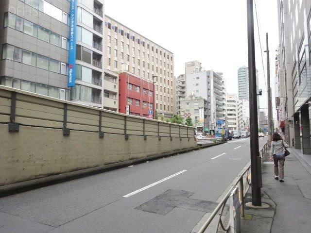 池袋FNビル ビル前面道路