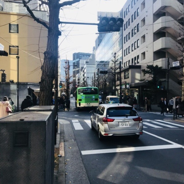 麹町サンゴビル ビル前面道路