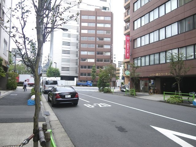 NEOビル ビル前面道路