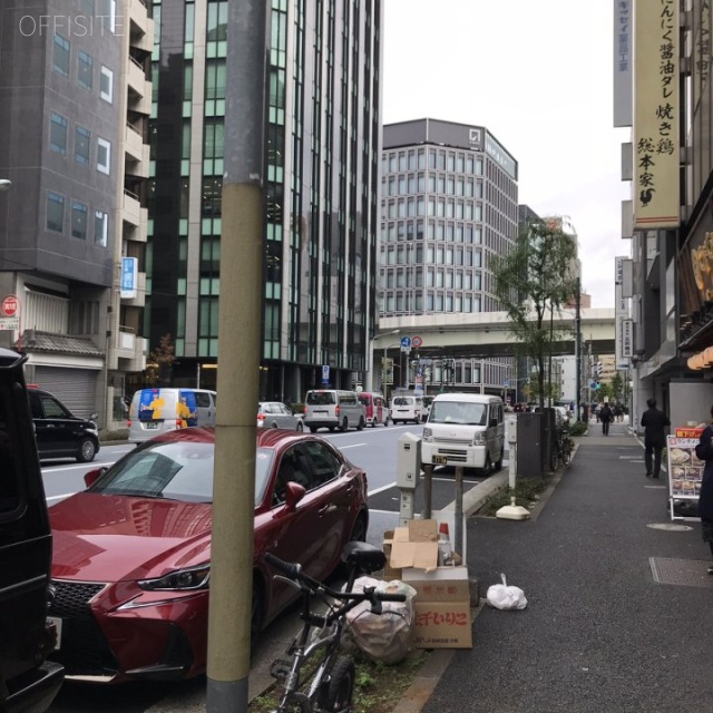 エバー室町ビル ビル前面道路