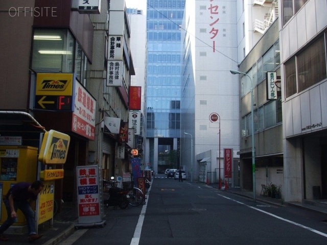 プレリー八重洲ビル ビル前面道路