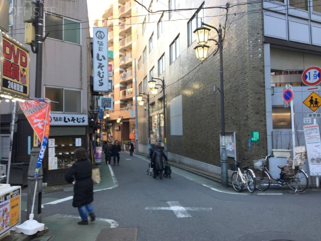 中村ビル ビル前面道路