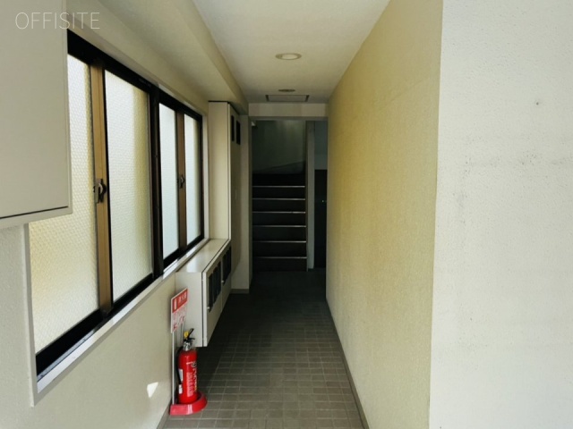 的場ビル エントランス