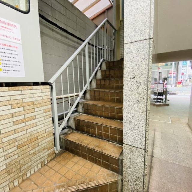 第106東京ビル 内階段