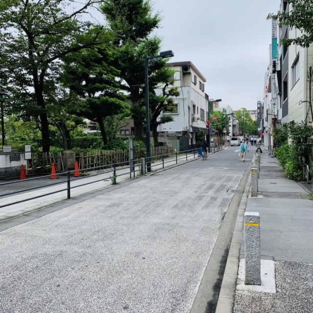 NOCビル ビル前面道路