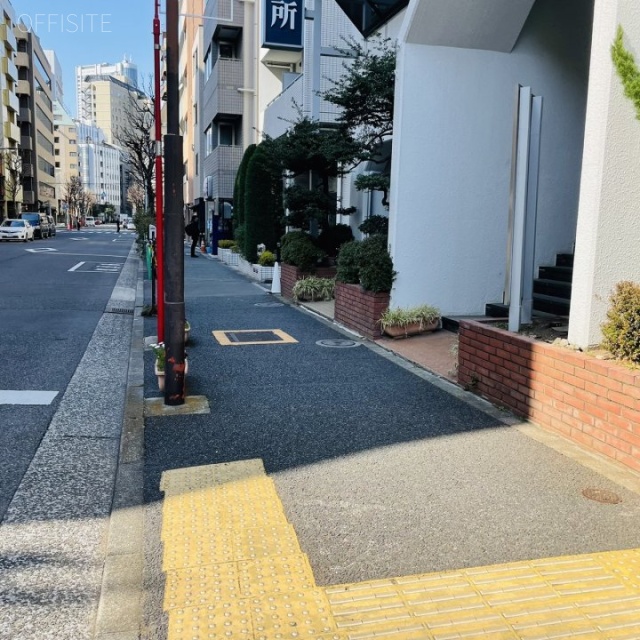 NSビル 前面歩道