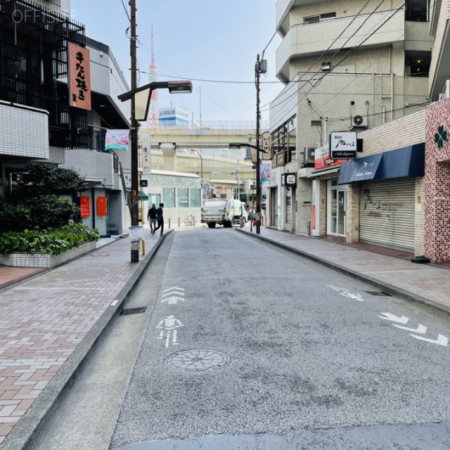 麻布十番ハウスビル ビル前面道路