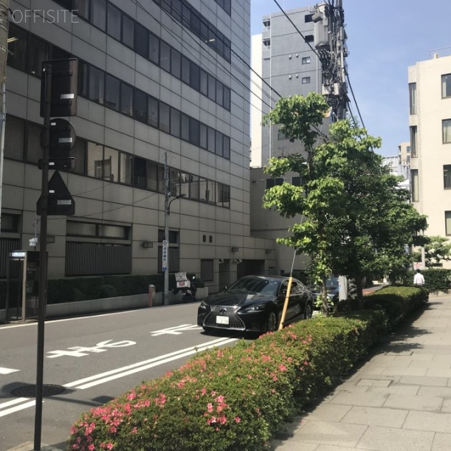 住友不動産芝ビル4号館 ビル前面道路