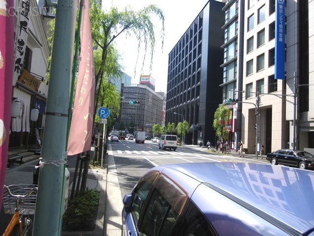東信室町ビル ビル前面道路