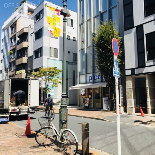 コマンドプロンプト広尾 ビル前面道路