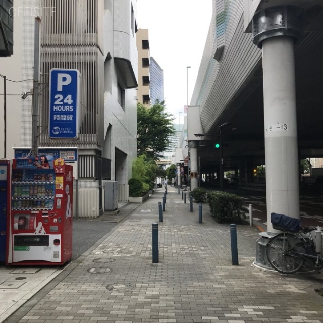 ベイサイド ビル前面道路