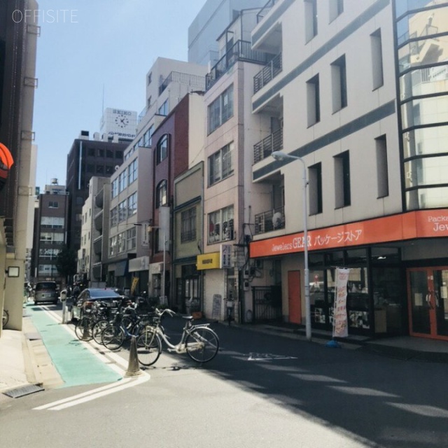 東亜ビル ビル前面道路