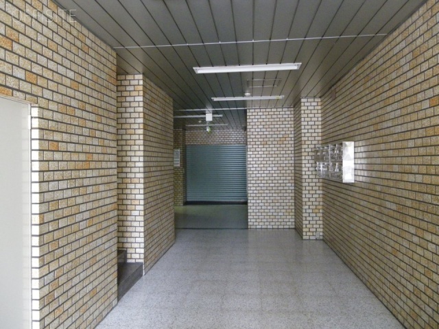 外苑前駅ビル 画像