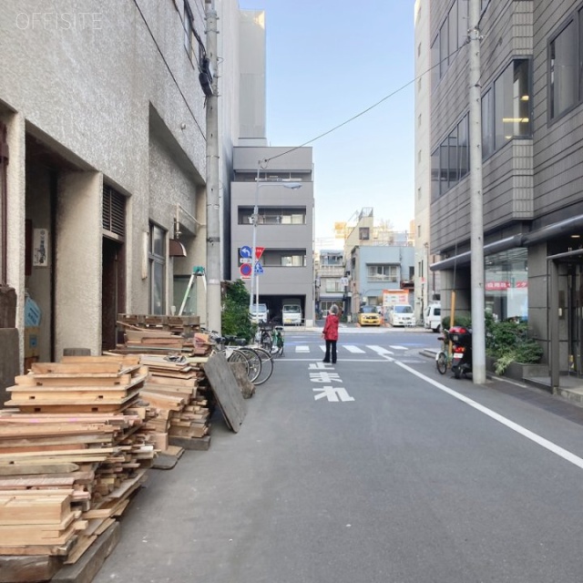 STビル ビル前面道路