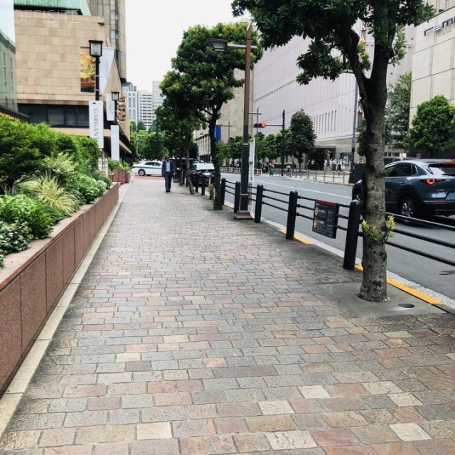 帝国ホテルタワー ビル前面道路