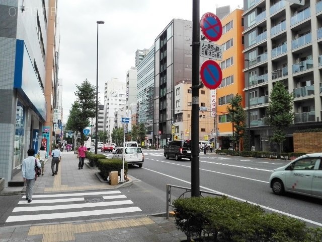 ニキョービル ビル前面道路