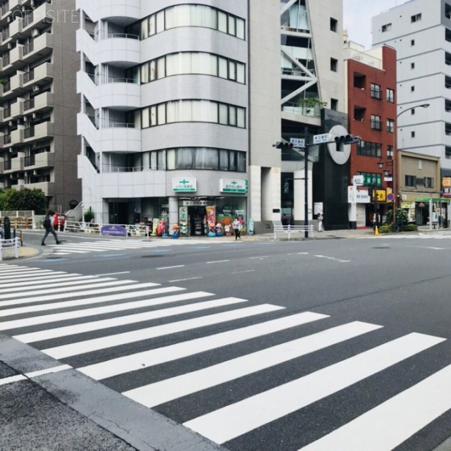 メディアパーク八島ビル ビル前面道路 明治通り