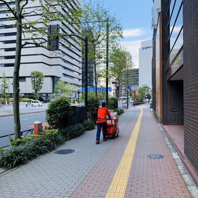 赤坂アビタシオンビル ビル前面道路