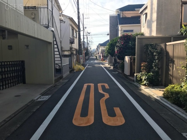 碑文谷エスパシオ ビル前面道路