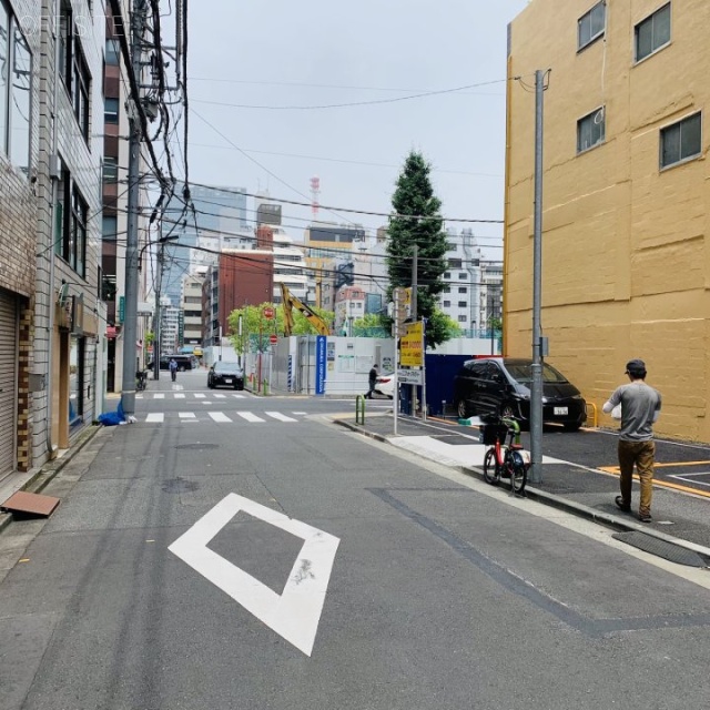 ル・グラシエルBLDG.11 ビル前面道路