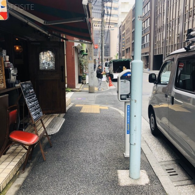 永田ビル ビル前面道路