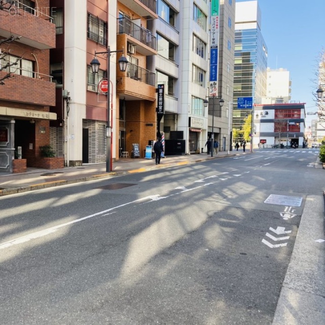 新宿内野ビルⅡ ビル前面道路
