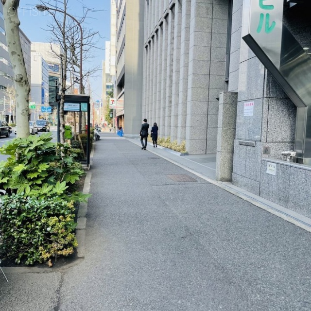 日本橋トークビル ビル前面道路