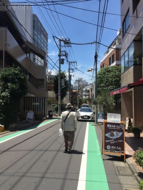 リベルテドゥ ビル前面道路