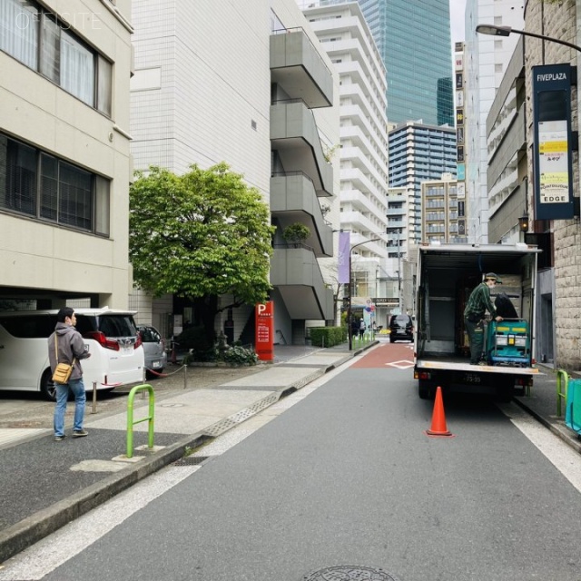 六本木ファイブ 5階 9.73坪　ビル前面道路