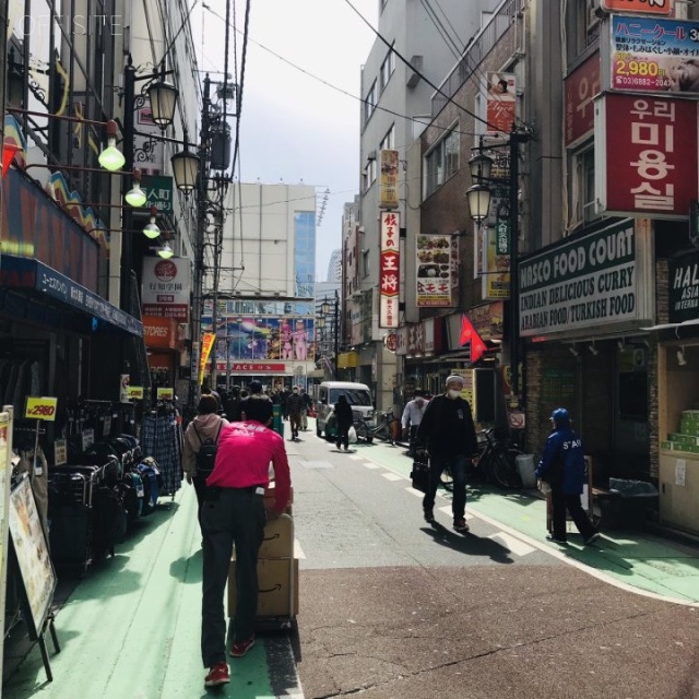 メイト新宿ビル ビル前面道路