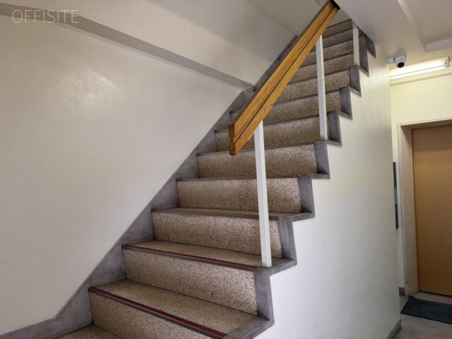 魚鉄ビル　階段