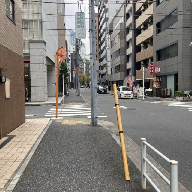 岩清日本橋ビル ビル前面道路