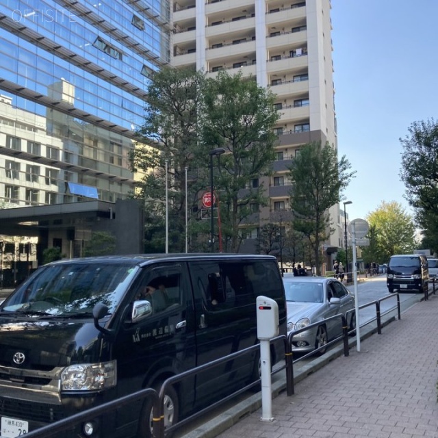 池坊東京会館 ビル前面道路