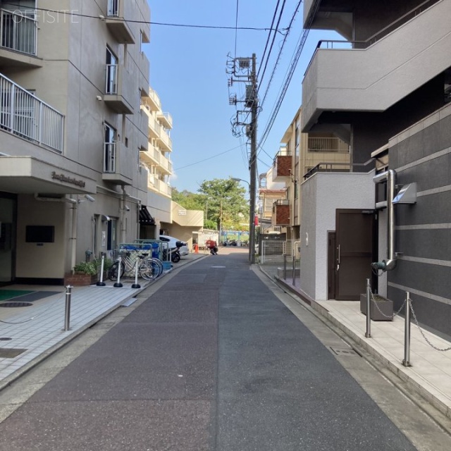 ライオンズマンション大森海岸 ビル前面道路