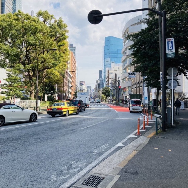 寿光ビル　ビル前面道路