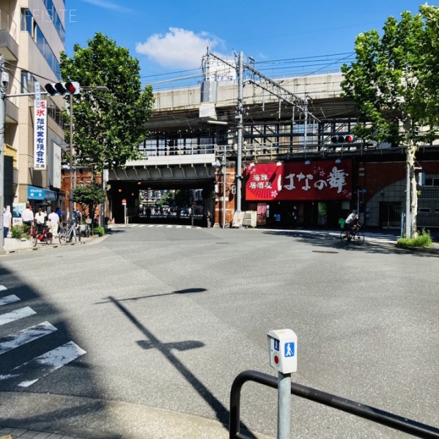 氏家ビル 前面道路
