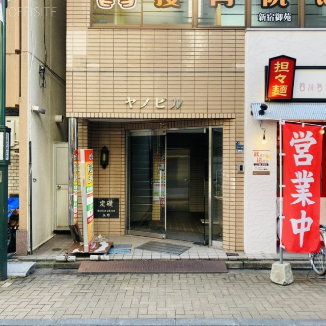 ヤノビル エントランス