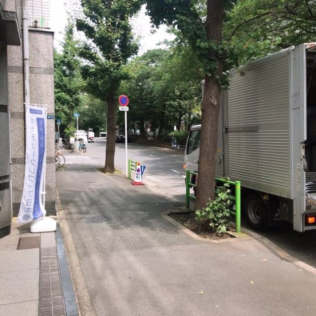 アクセスビル ビル前面道路