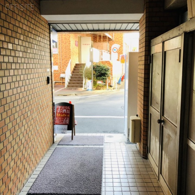 篠原ビル エントランス